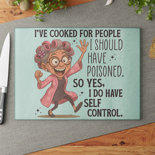 😂 Tabla de cortar de vidrio “He cocinado para personas que debería haber envenenado”: ​​¡humor caprichoso de abuela en la cocina!