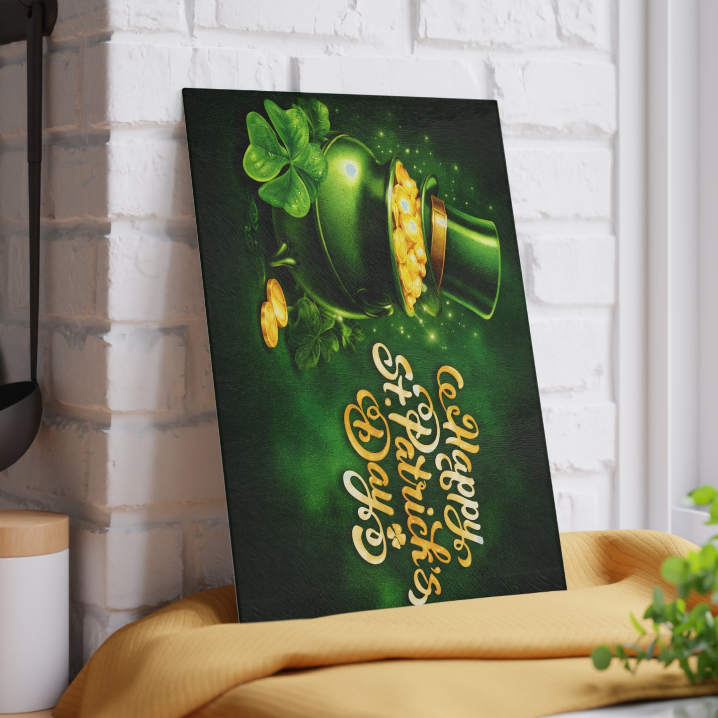 Happy St. Patrick’s Day Clover & Gold Glass Cutting Board – Festive Irish Kitchen Accent