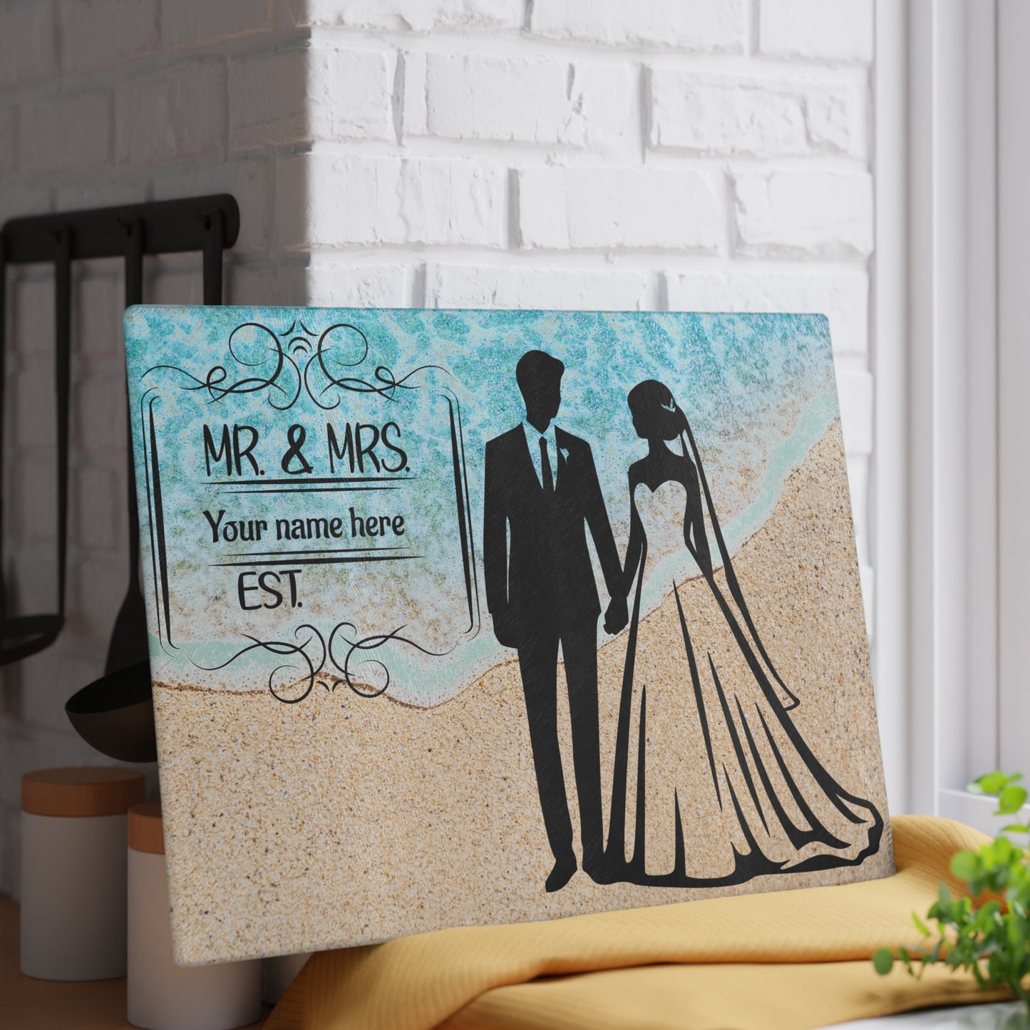 Tabla de cortar clásica para boda en la costa, Sr. y Sra.: regalo personalizado con apellido y año
