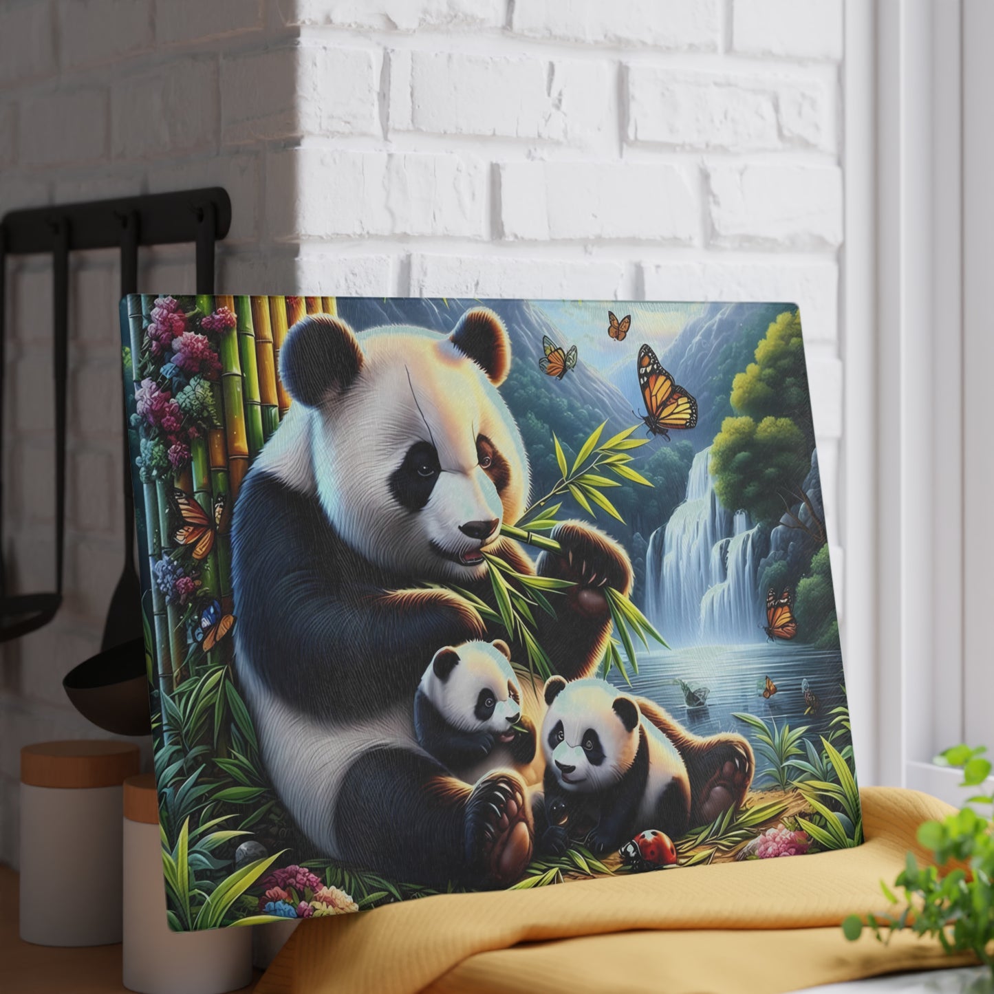 Tabla de cortar con cascada y familia de pandas: una escena natural y caprichosa para tu cocina