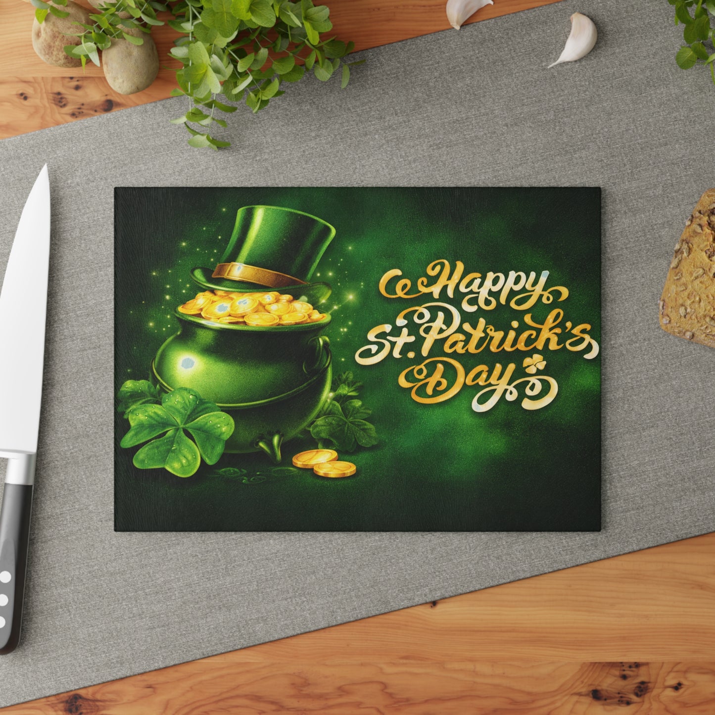 Happy St. Patrick’s Day Clover & Gold Glass Cutting Board – Festive Irish Kitchen Accent