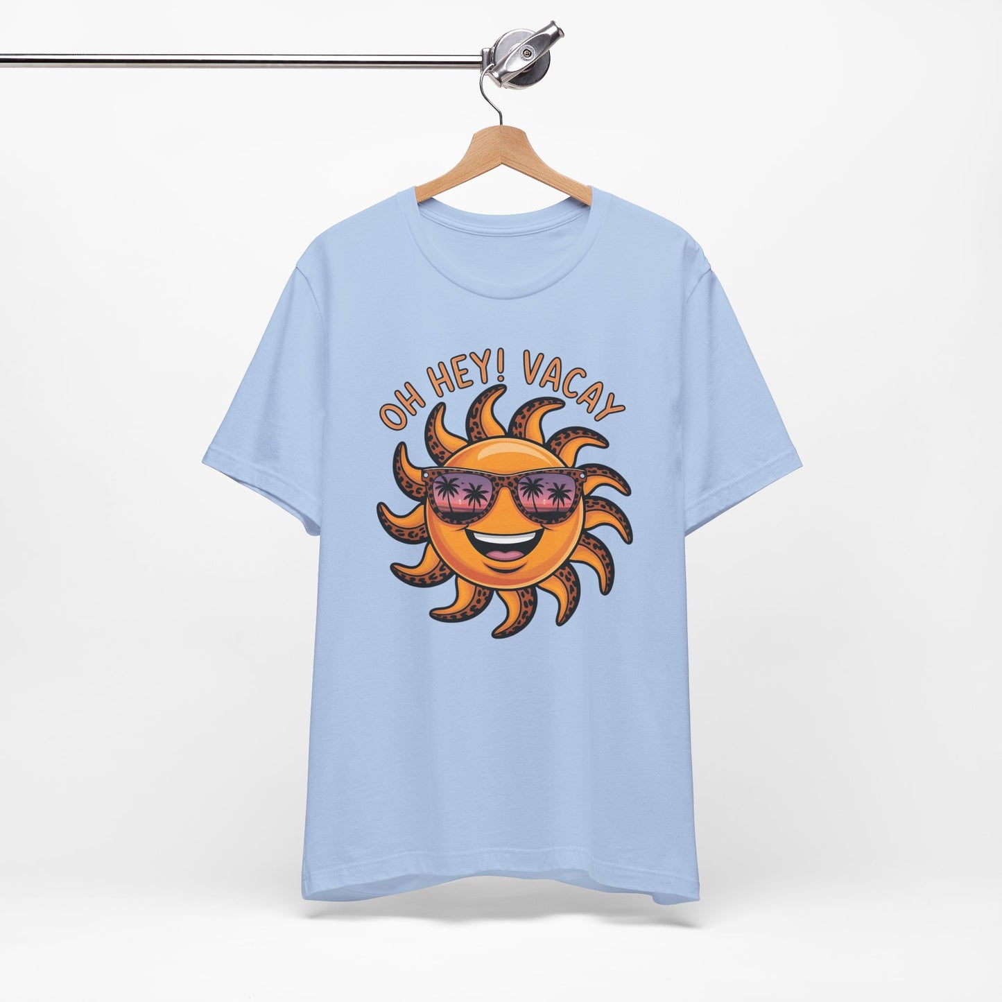 ☀️ ¡Hola! Camiseta de vacaciones – Sol sonriente con gafas de sol | Camiseta gráfica de verano para mujer