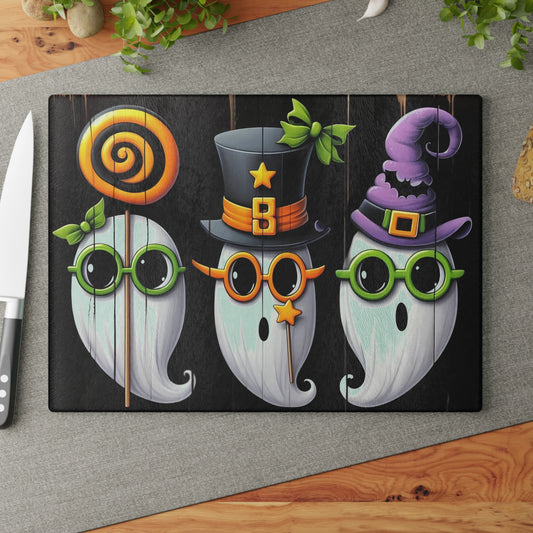 👻🎩 Trendy Ghost Trio Cutting Board – Chic Halloween Kitchen Décor with Playful Spooky Vibes 🕸️🍬