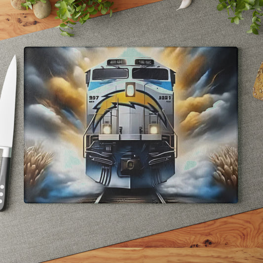 Tabla de cortar de vidrio Express en azul pálido y amarillo: arte de tren eléctrico para cocinas luminosas y llenas de energía