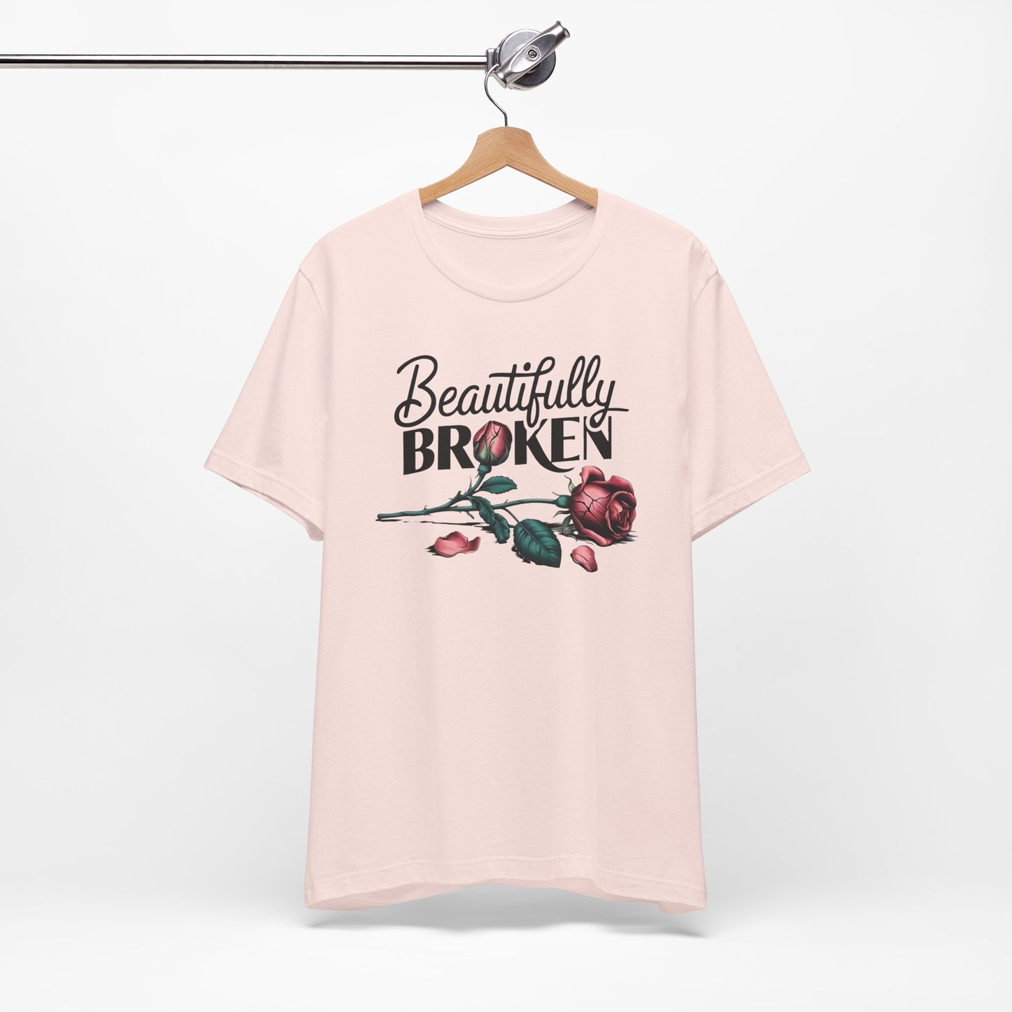 Camiseta Rosa “Beautifully Broken”: una camiseta empoderante con una elegancia suave