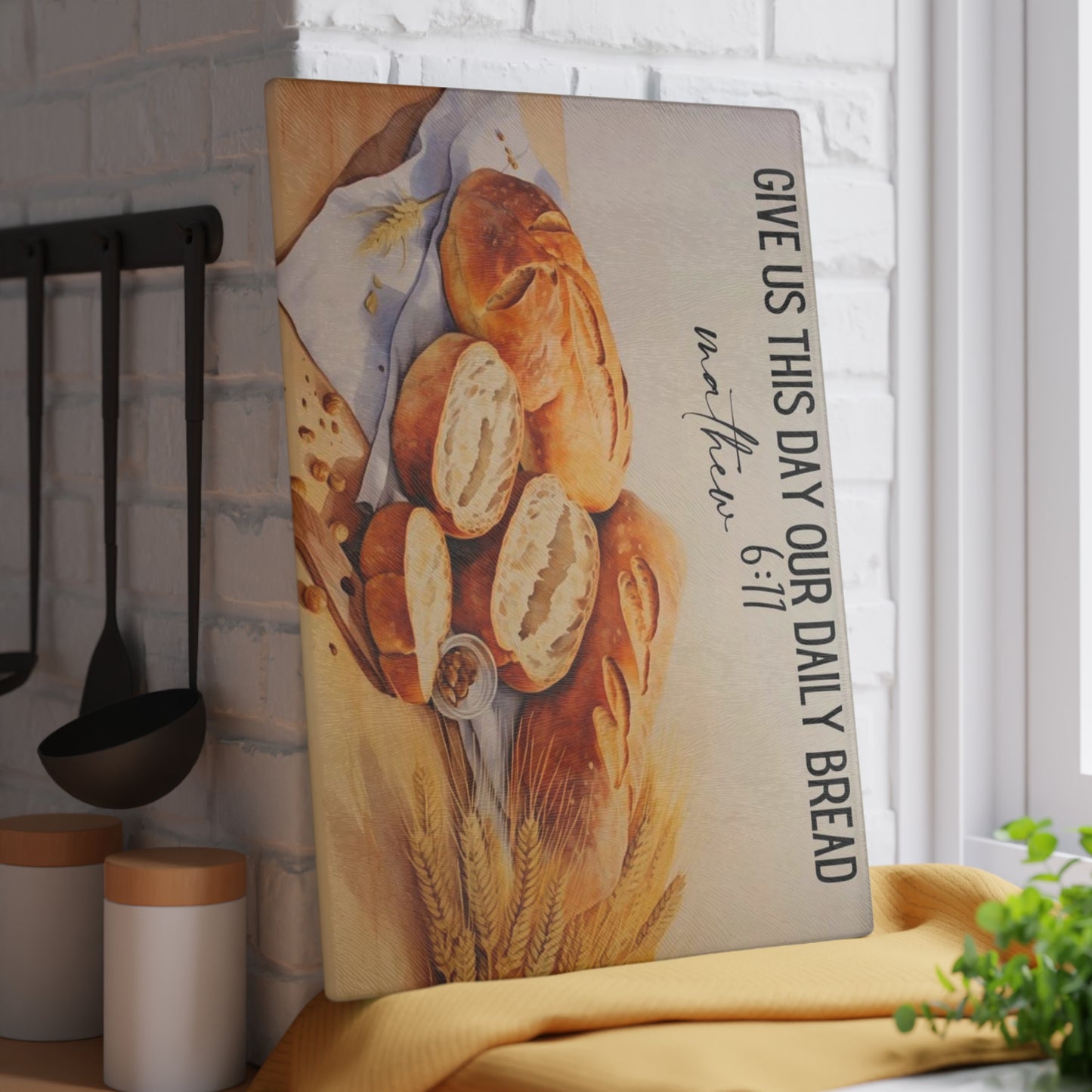 “Danos hoy nuestro pan de cada día” – Tabla de cortar de vidrio | Mateo 6:11 Escritura Decoración de cocina