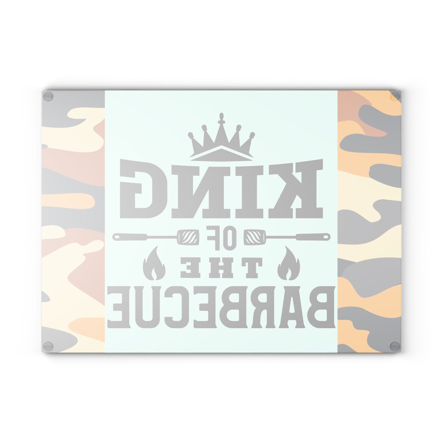 Tabla de cortar de vidrio KING OF THE BARBEQUE – Camuflaje con corona y espátulas 🍖