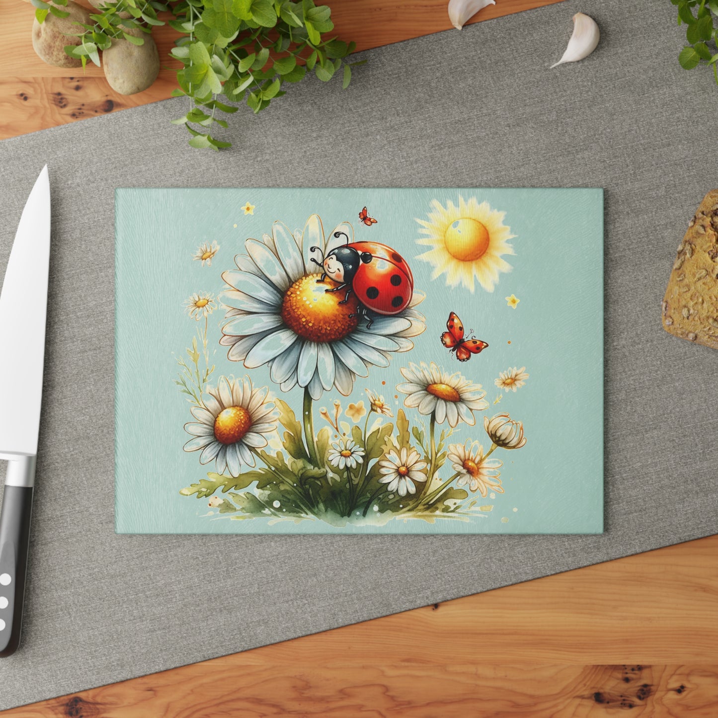 🌼🐞 Ladybug & Daisies Cutting Board – Cheerful Charm for Your Kitchen 🌞