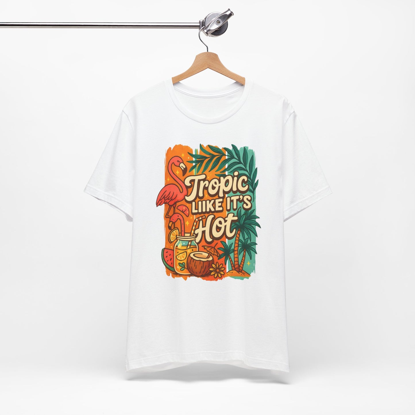 Camiseta "Tropic Like It's Hot" con flamenco, palmera y bebidas tropicales | Solo en blanco