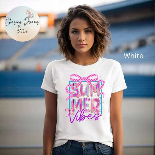 ☀️ Camiseta Summer Vibes: una camiseta gráfica bonita y cómoda para días de playa, barbacoas y vacaciones.