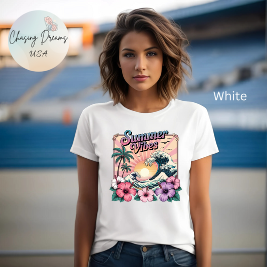 ☀️ Camiseta Summer Vibes – Ola playera vibrante, hibisco y palmeras | Camiseta gráfica para mujer