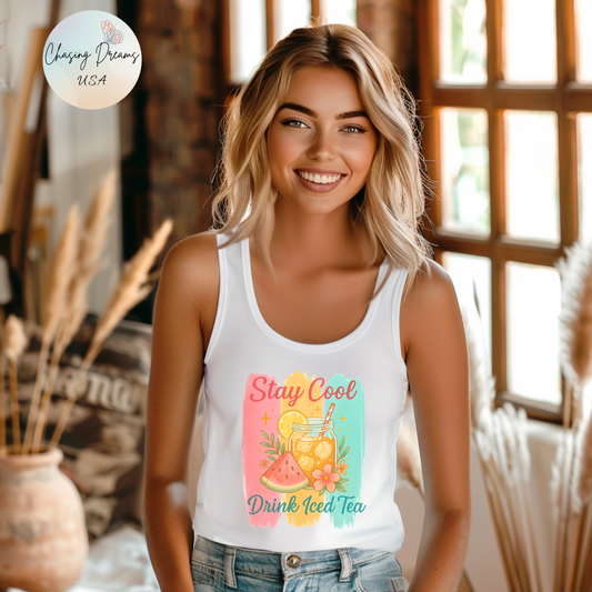 Camiseta de tirantes con espalda nadadora "Mantente fresco, bebe té helado" - Gráfico de sandía y té de verano | Solo en blanco