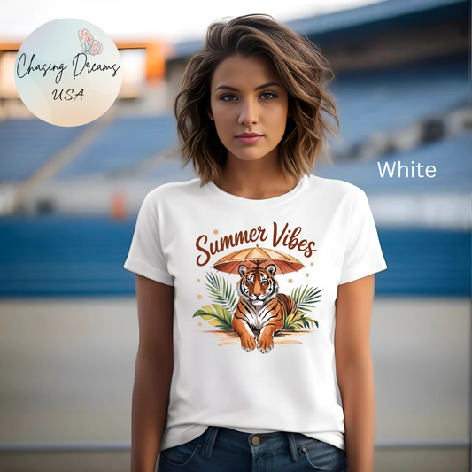 Camiseta Summer Vibes Tiger – Gráfico de palmeras de la selva con paraguas | Múltiples opciones de color