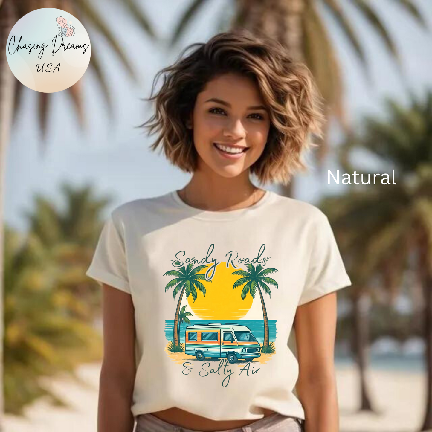 Camiseta Sandy Roads &amp; Salty Air: Camisa playera ligera para mujer para días costeros y ambiente veraniego.