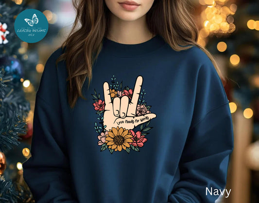 🎄🤟 Love Needs No Words Christmas Sweatshirt – ASL Holiday Floral Design for Meaningful Gifts 🌸🎁
