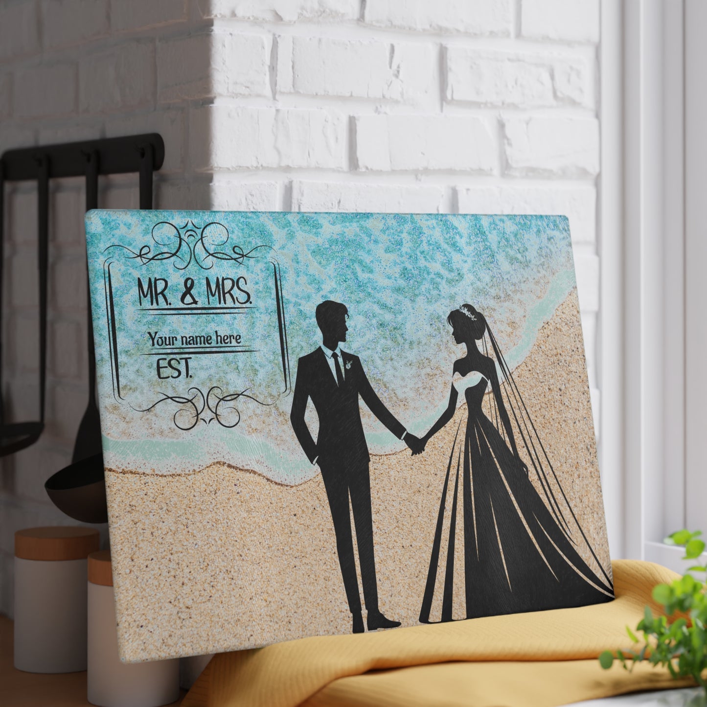 Tabla de cortar para novios en la playa: recuerdo personalizado de boda en la playa con apellido y año