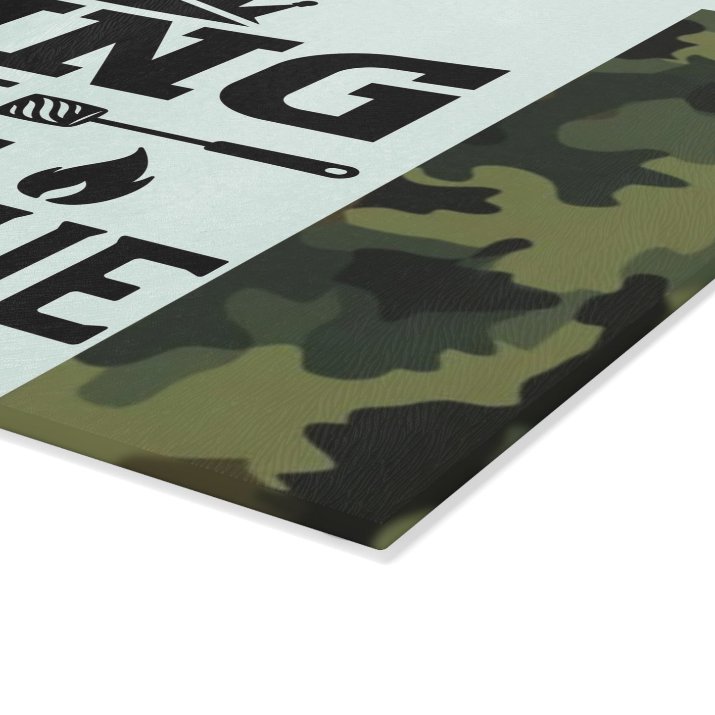 Tabla de cortar de vidrio KING OF THE BARBEQUE – Camuflaje con corona y espátulas 🍖
