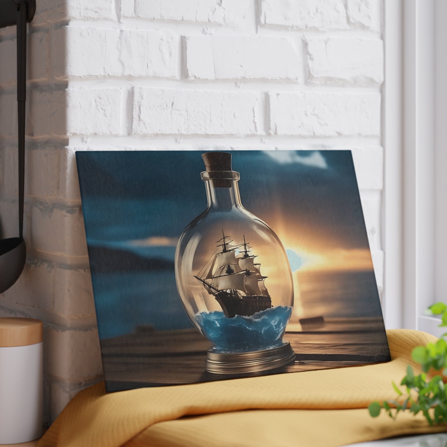 Tabla de cortar de vidrio templado con un barco antiguo en una botella: diseño de atardecer náutico