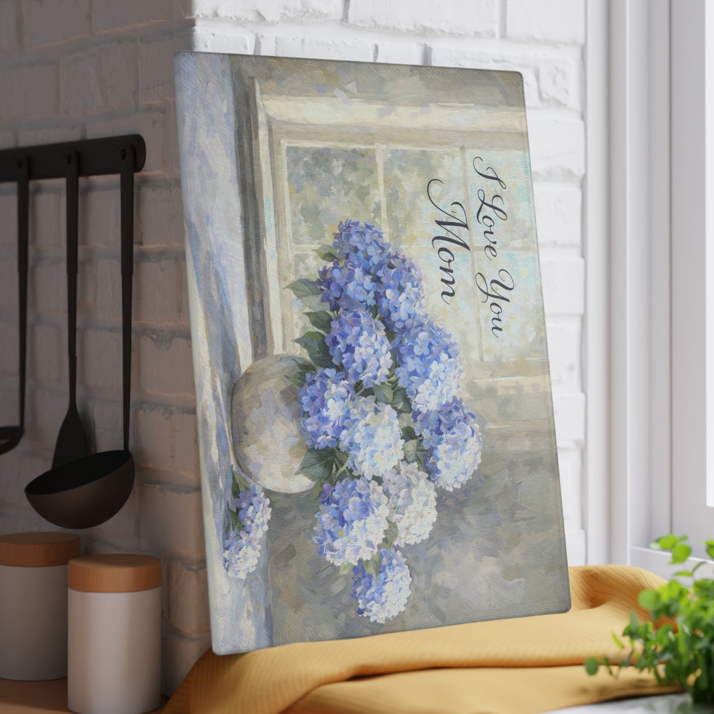 I Love You Mom Hydrangea Glass Cutting Board – Soft Floral Mother’s Day Gift
