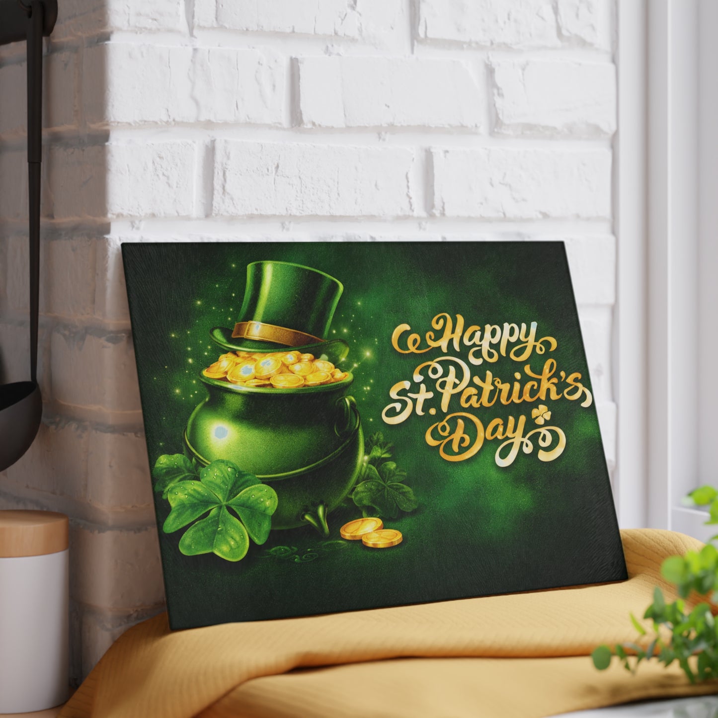 Happy St. Patrick’s Day Clover & Gold Glass Cutting Board – Festive Irish Kitchen Accent