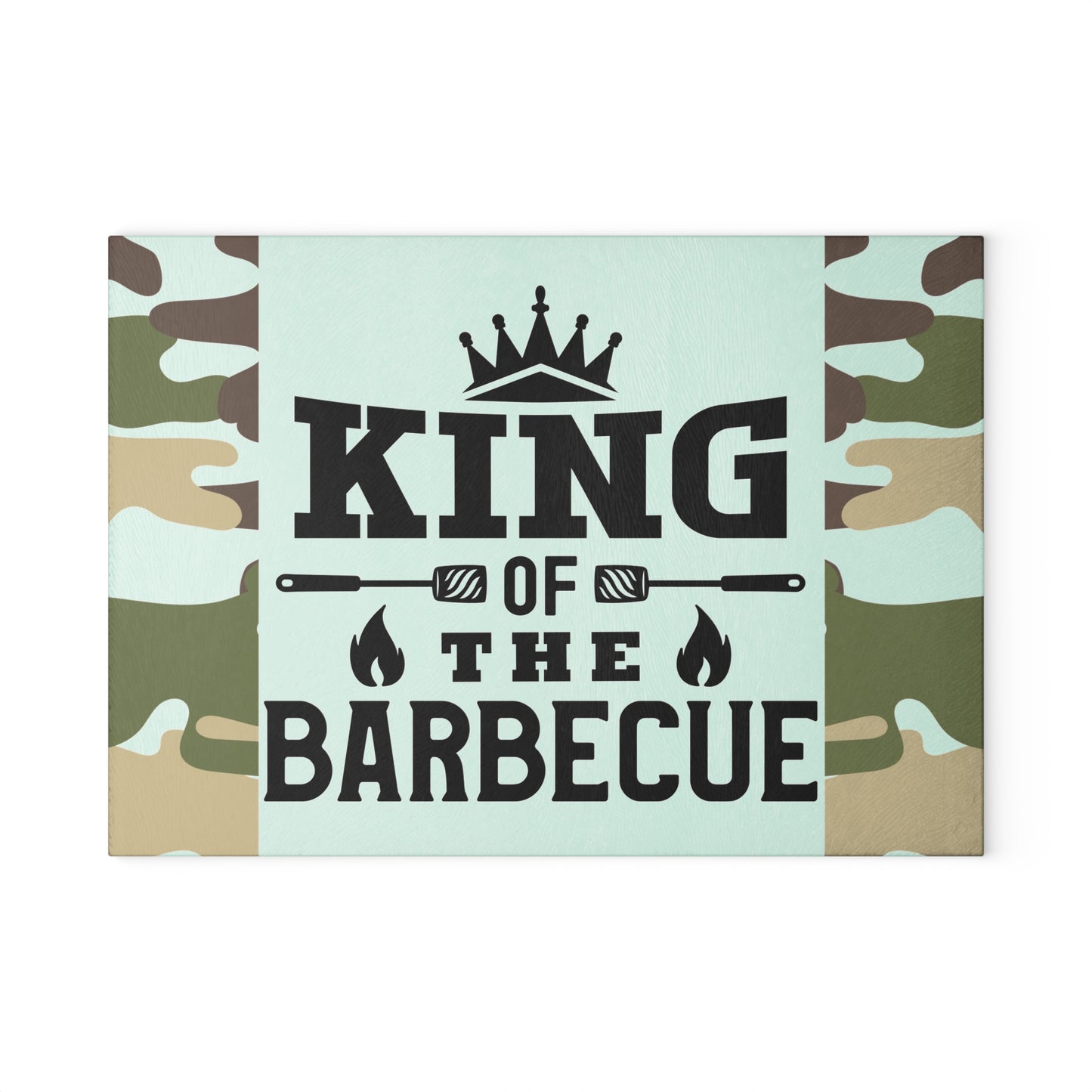 Tabla de cortar de vidrio KING OF THE BARBEQUE – Camuflaje con corona y espátulas 🍖