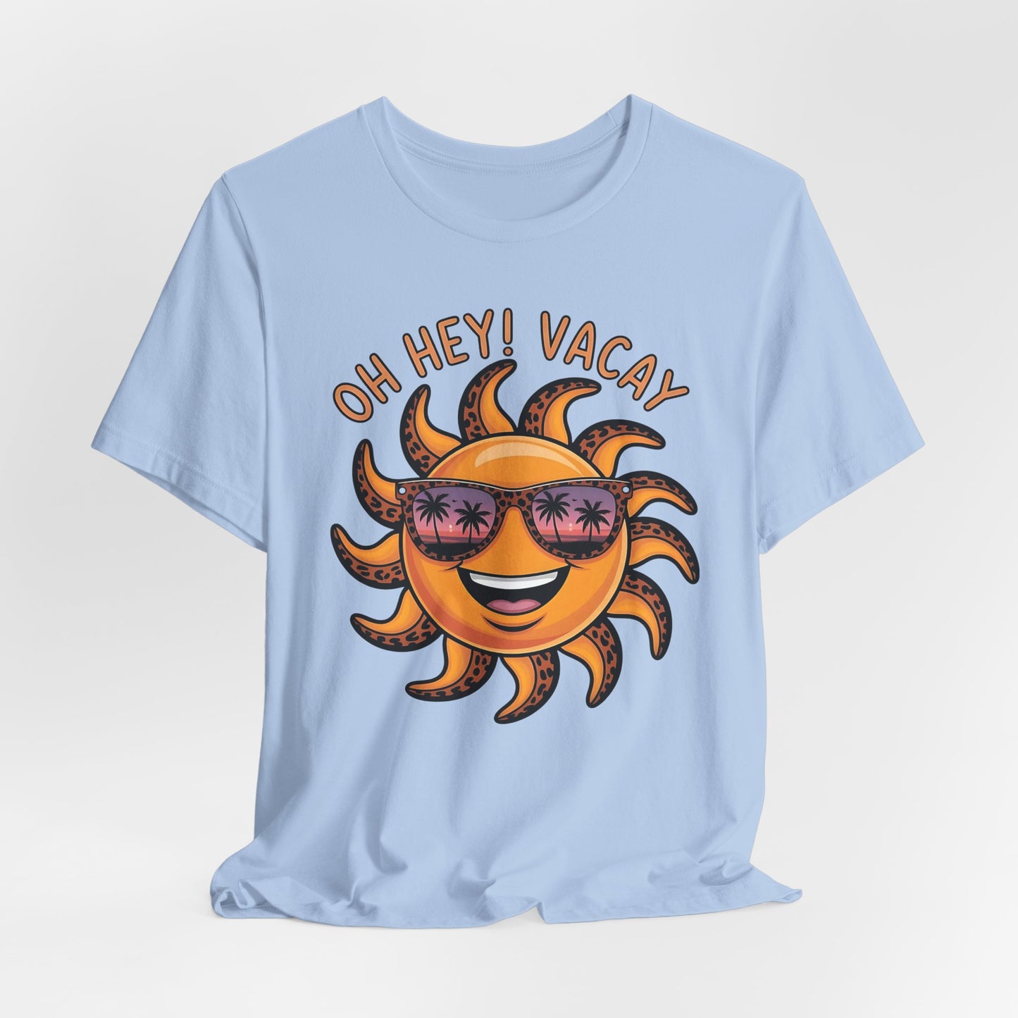 ☀️ ¡Hola! Camiseta de vacaciones – Sol sonriente con gafas de sol | Camiseta gráfica de verano para mujer