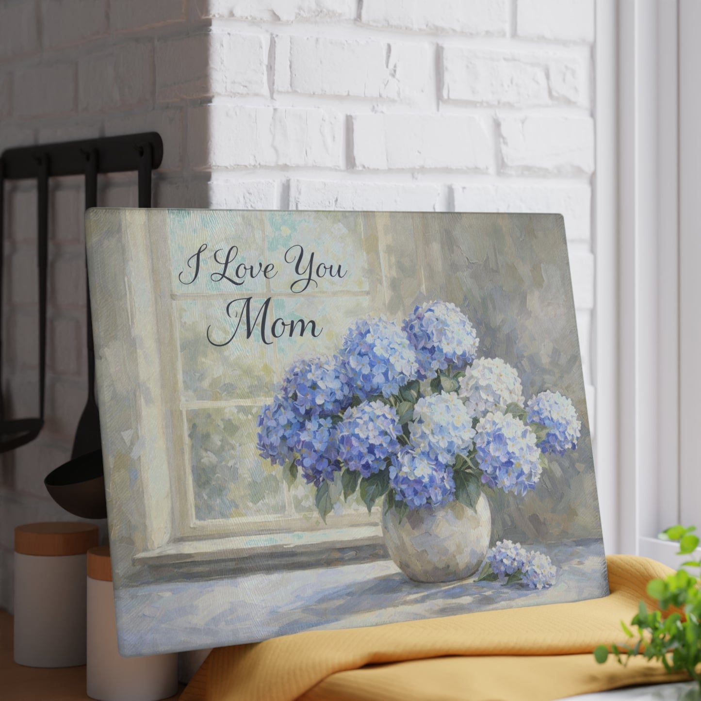 I Love You Mom Hydrangea Glass Cutting Board – Soft Floral Mother’s Day Gift
