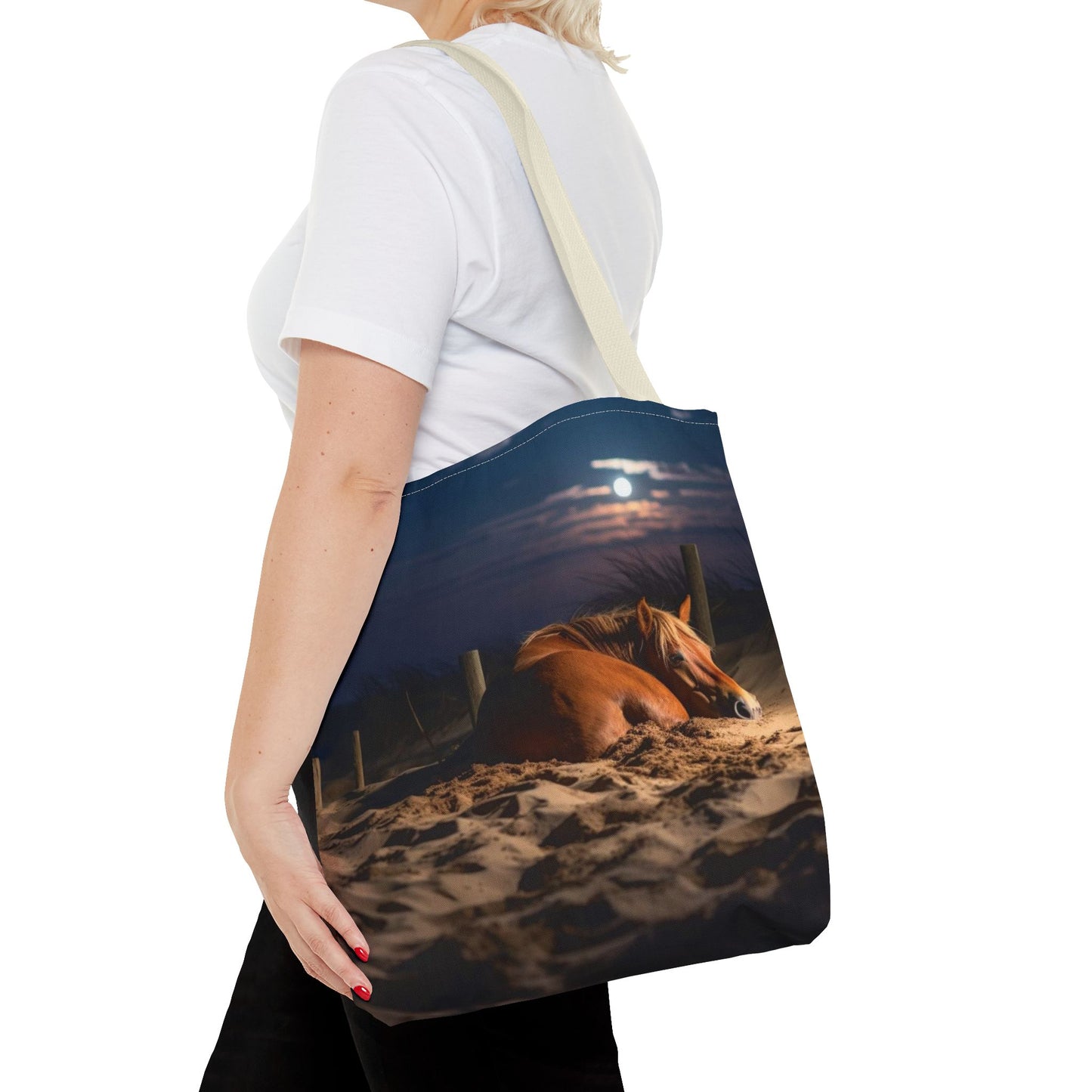 Bolsa de tela "Caballo durmiendo en la playa bajo la luz de la luna": una escapada serena a cada paso