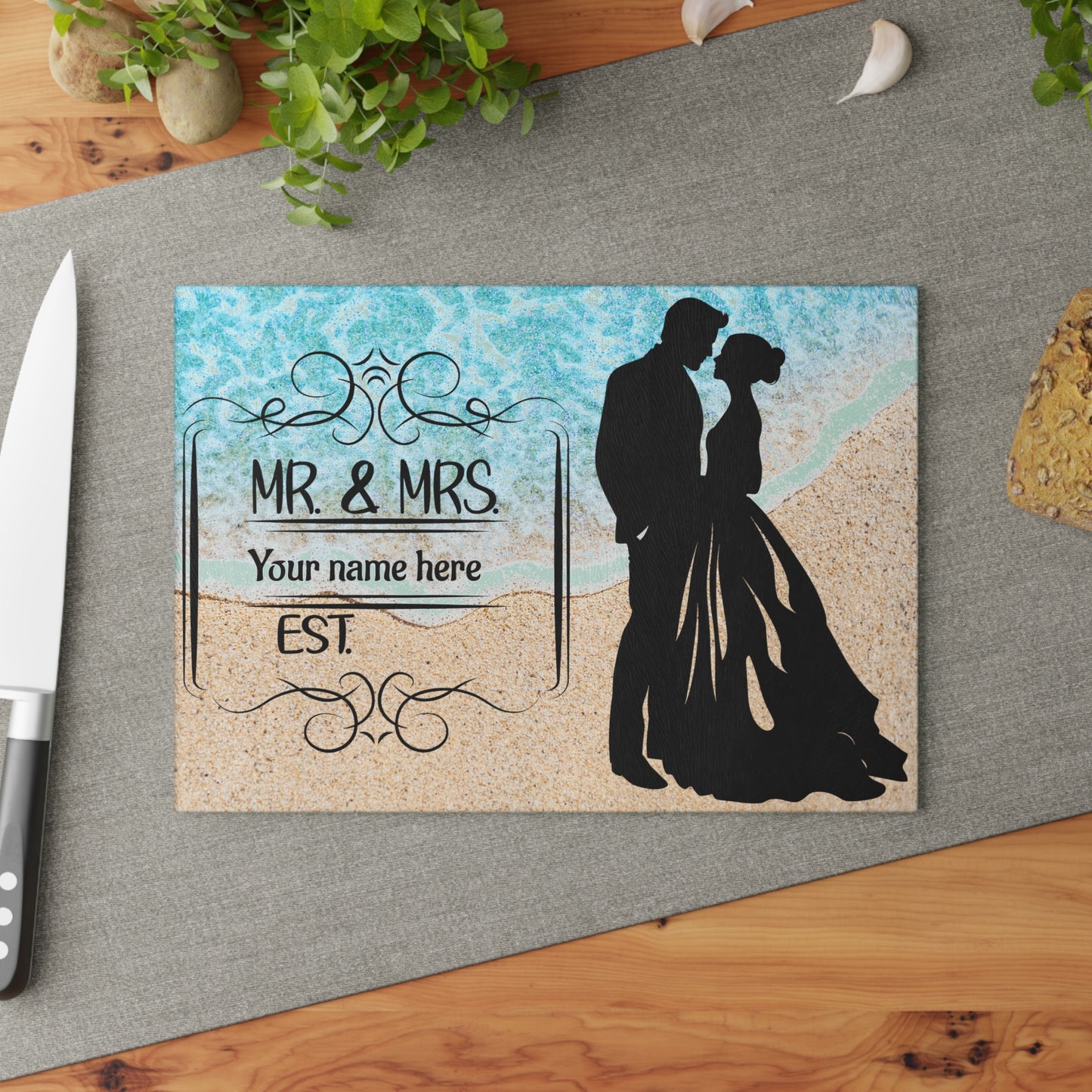Tabla de cortar "Sr. y Sra. Coastal Romance": regalo de boda personalizado con nombre y año