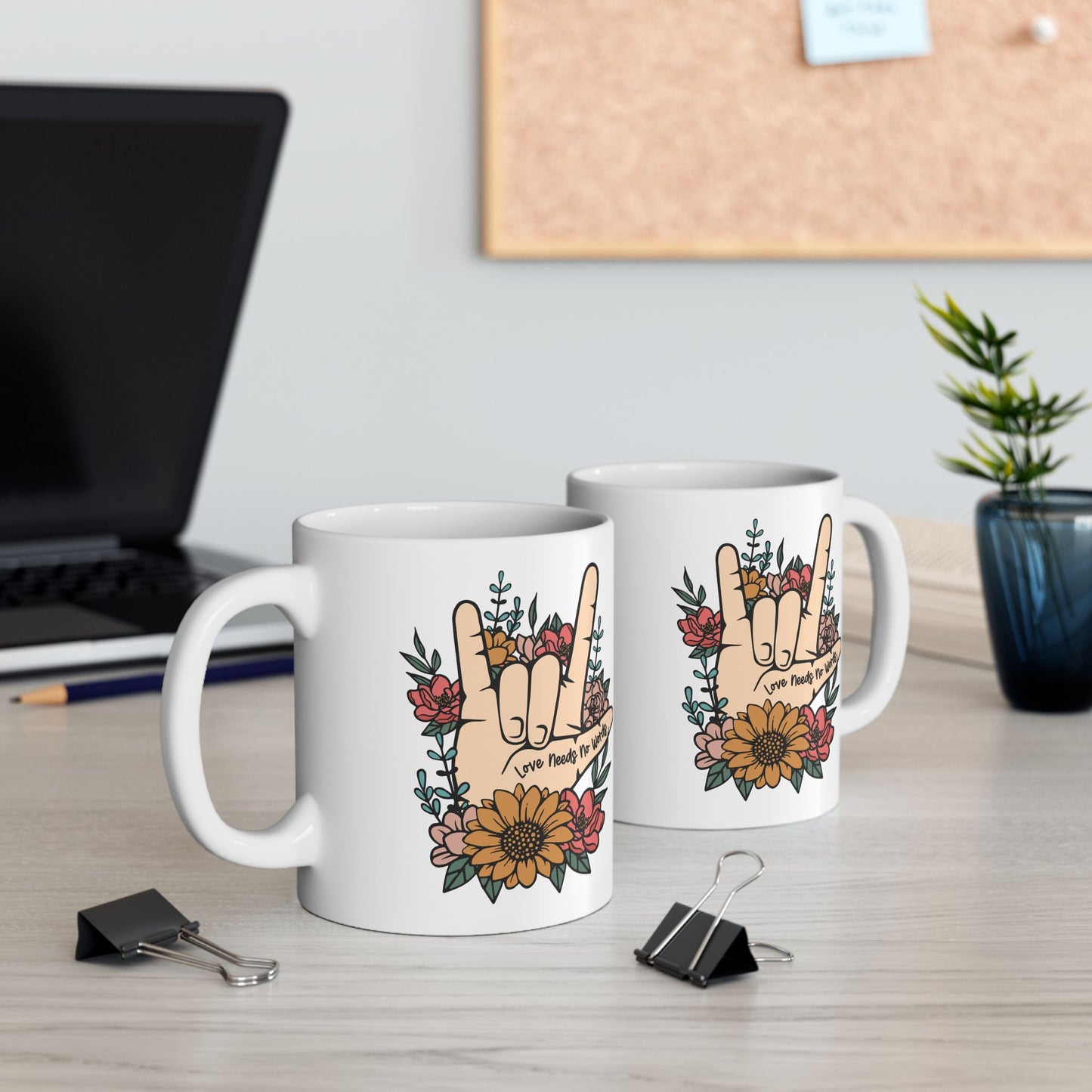💖 "El amor no necesita palabras" – Taza de mano en lenguaje de señas con un hermoso diseño floral 🌸
