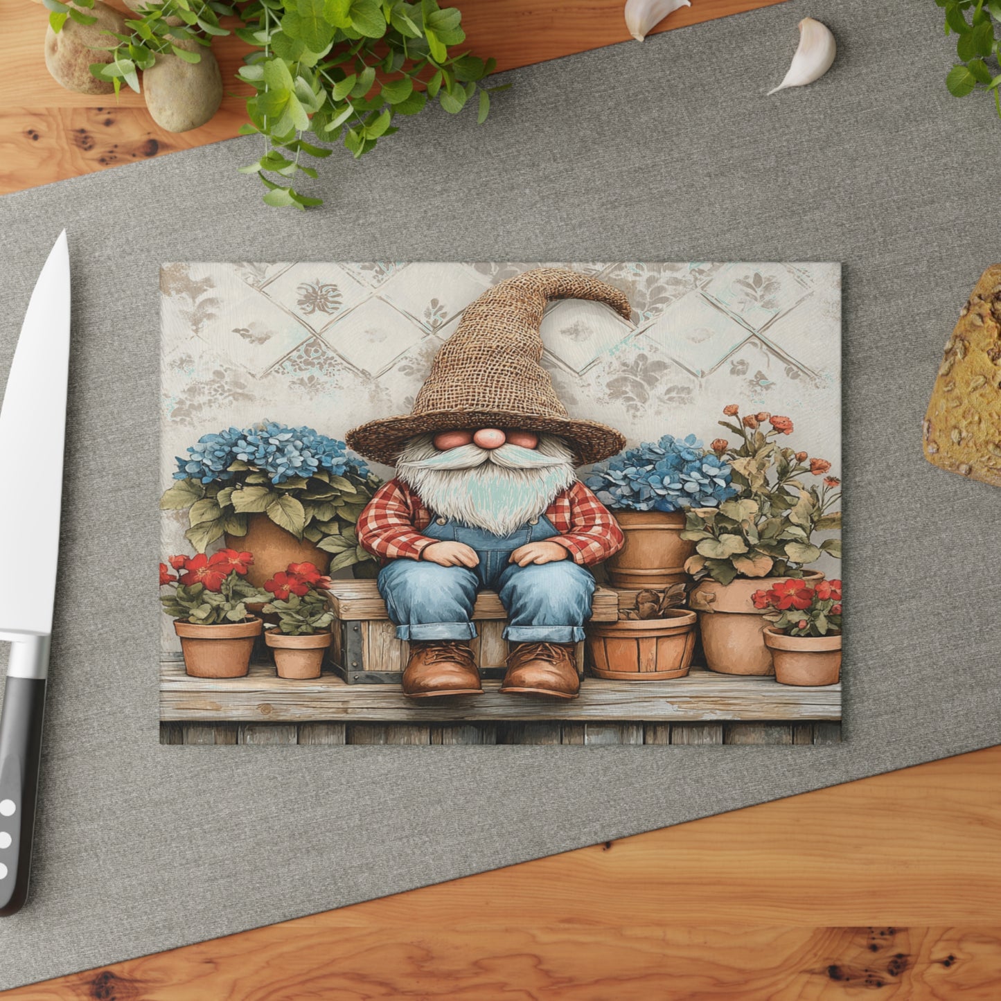 Tabla de cortar con diseño de gnomo de jardín: un toque rústico para tu cocina