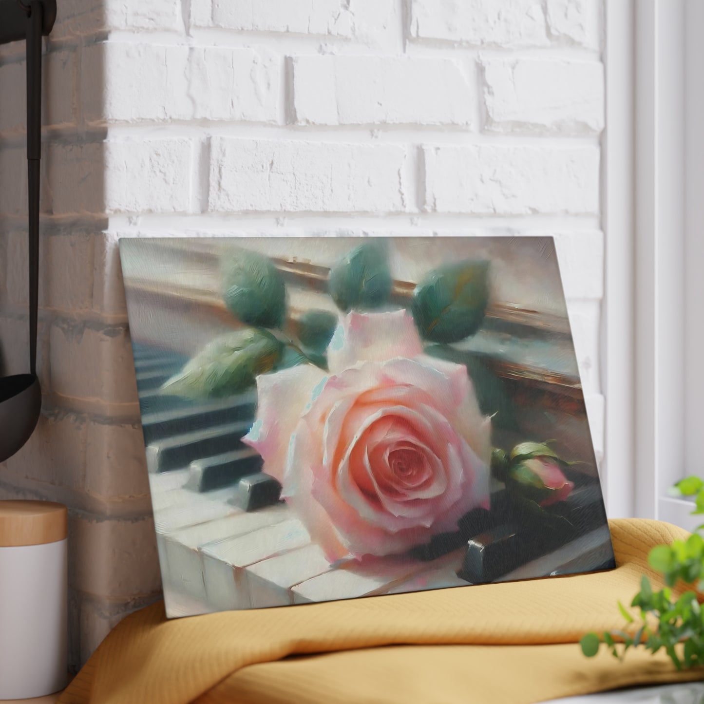 Tabla de cortar de vidrio templado con una rosa rosa sobre teclas de piano, elegante decoración de cocina con música y flores, regalo para músicos, tabla de charcutería