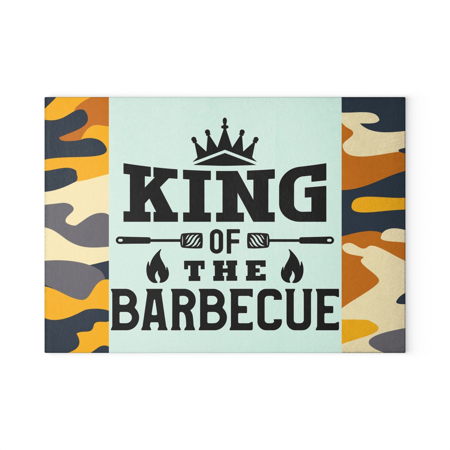 Tabla de cortar de vidrio KING OF THE BARBEQUE – Camuflaje con corona y espátulas 🍖