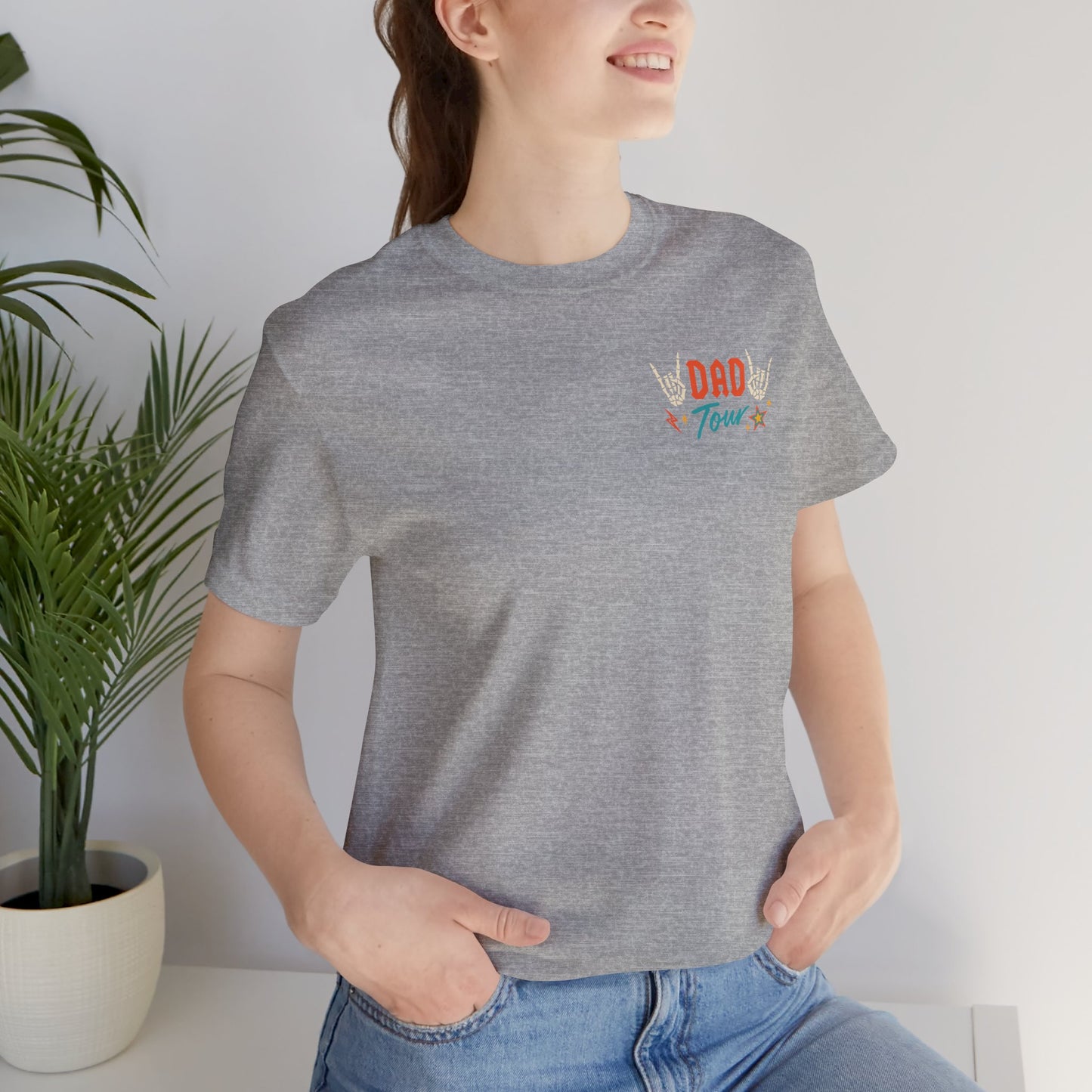 🎤 DAD TOUR – Camiseta divertida para papá inspirada en un concierto