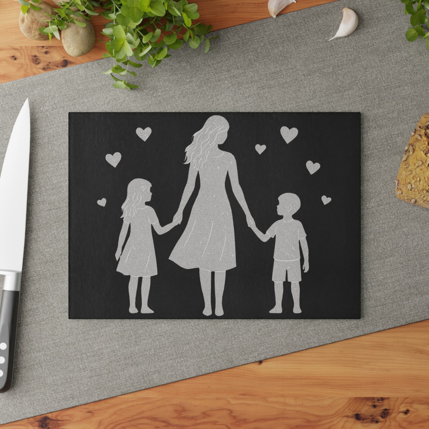 👩‍👧‍👦✨ Mother & Children Silhouette Cutting Board – A Timeless Family Keepsake 💖🌟