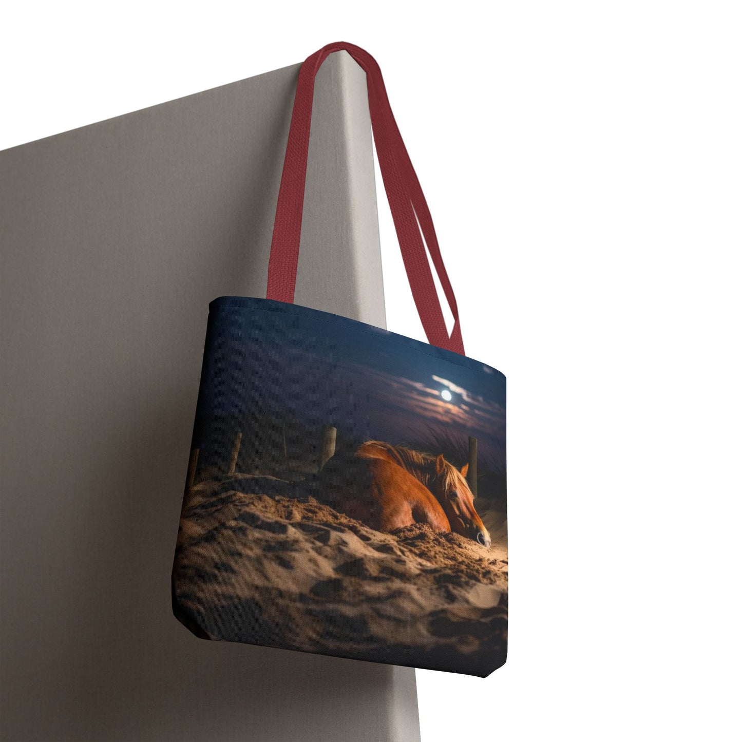 Bolsa de tela "Caballo durmiendo en la playa bajo la luz de la luna": una escapada serena a cada paso