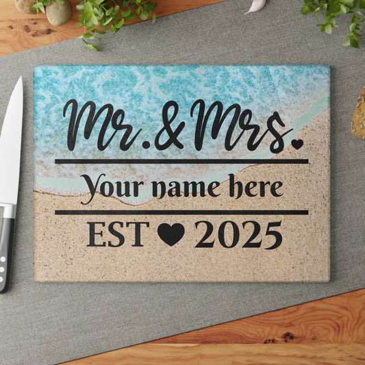 Tabla de cortar Mr. &amp; Mrs. Ocean Shoreline: regalo de boda personalizado con apellido y año