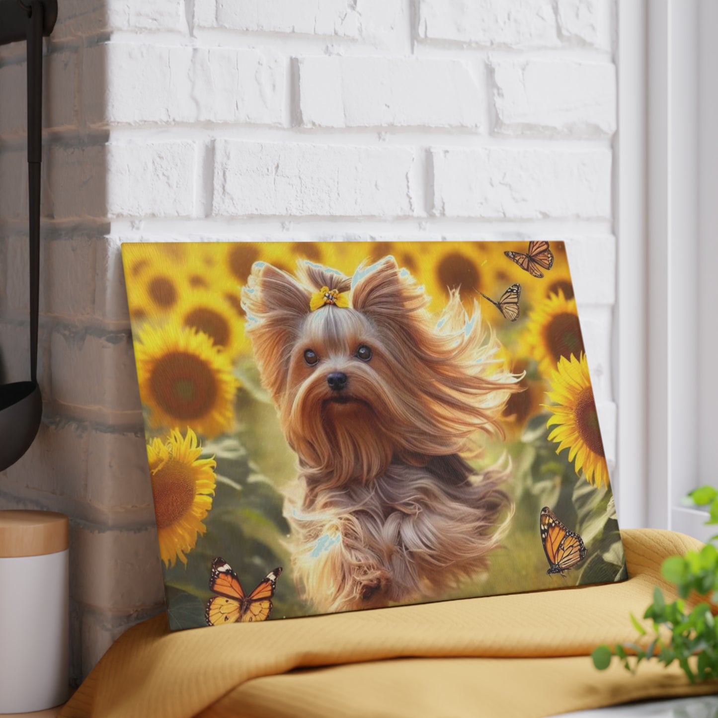 Yorkshire Terrier entre los girasoles – Tabla de cortar de vidrio templado