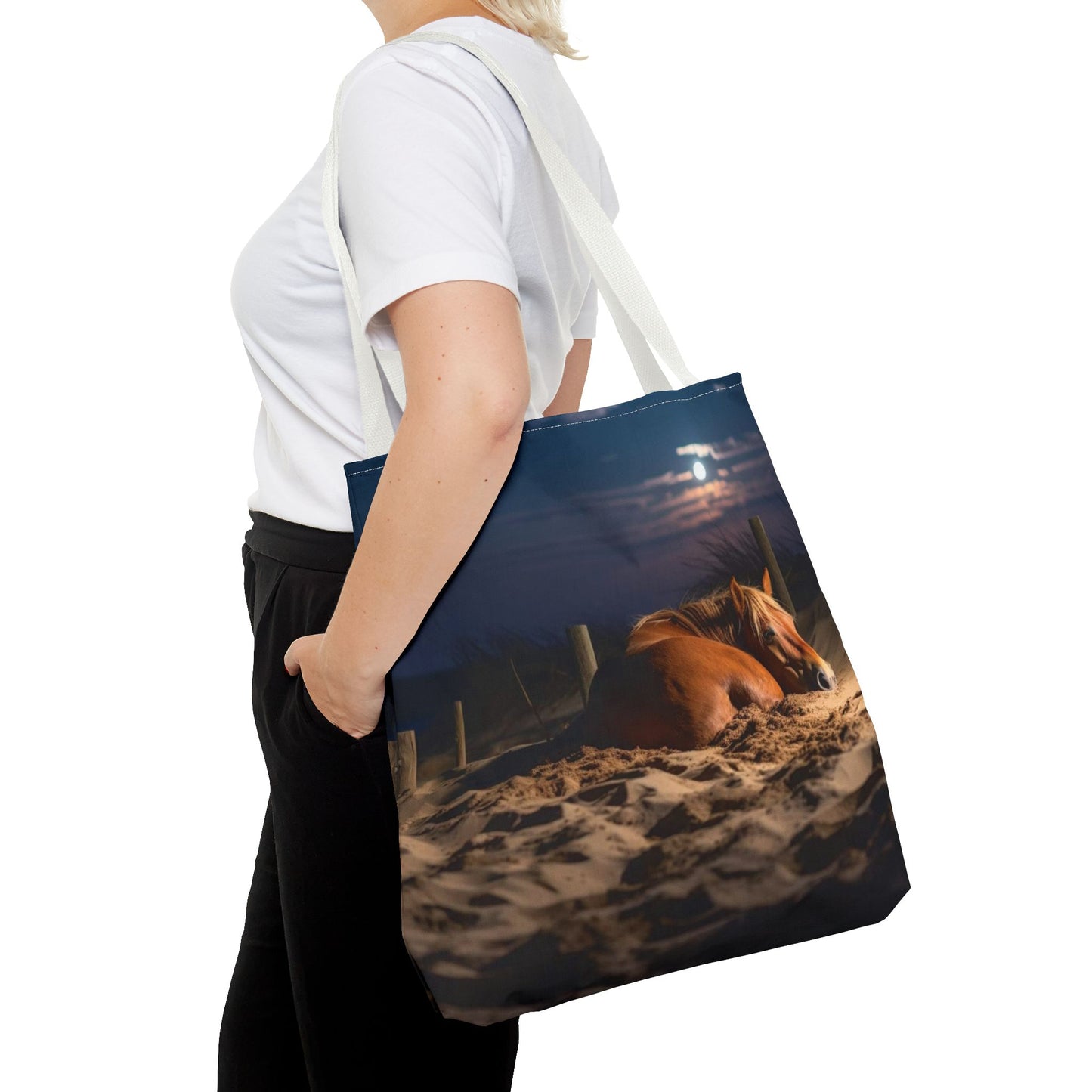 Bolsa de tela "Caballo durmiendo en la playa bajo la luz de la luna": una escapada serena a cada paso