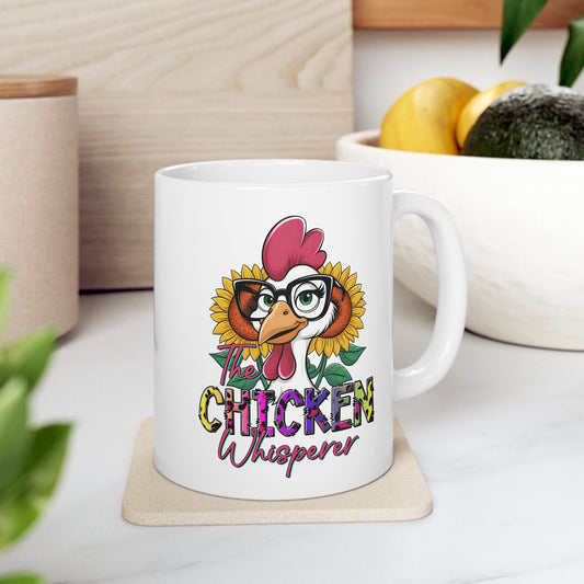 Taza de El Susurrador de Pollos: Estilo rústico divertido con girasoles