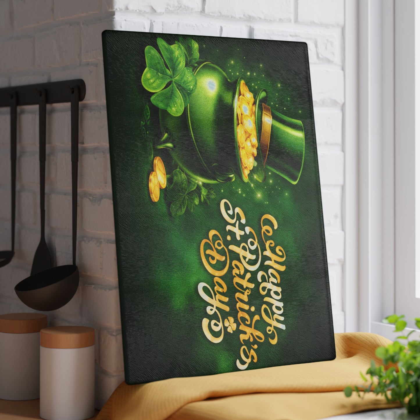Happy St. Patrick’s Day Clover & Gold Glass Cutting Board – Festive Irish Kitchen Accent