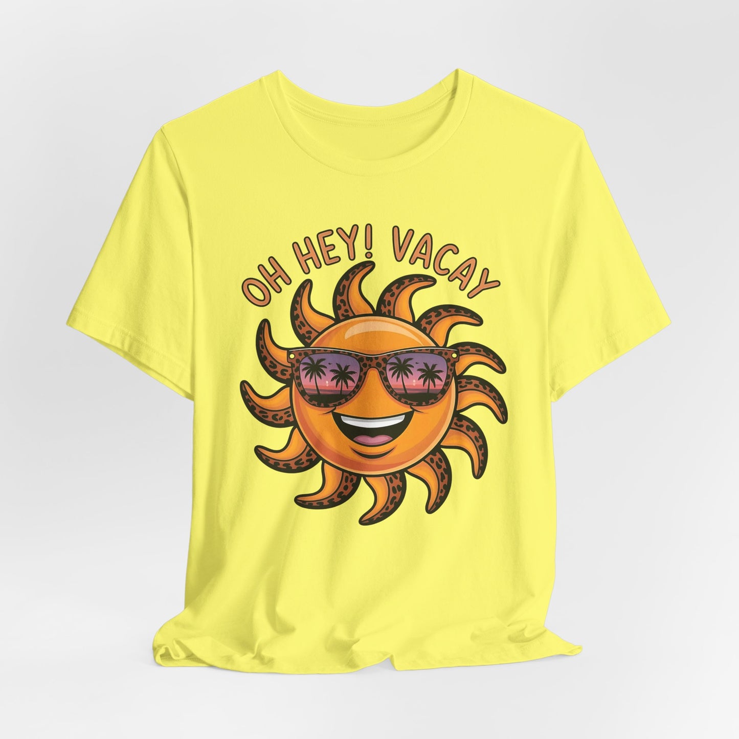 ☀️ ¡Hola! Camiseta de vacaciones – Sol sonriente con gafas de sol | Camiseta gráfica de verano para mujer