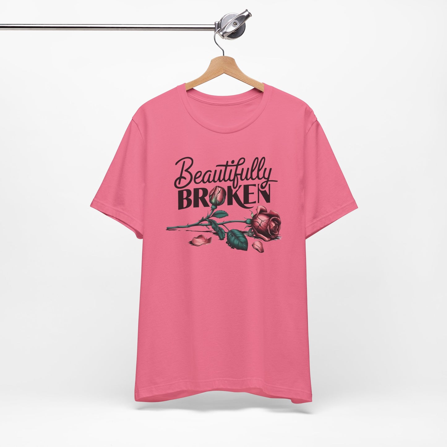 Camiseta Rosa “Beautifully Broken”: una camiseta empoderante con una elegancia suave