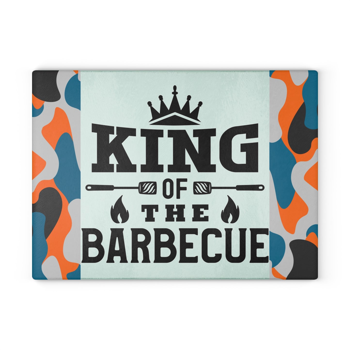 Tabla de cortar de vidrio KING OF THE BARBEQUE – Camuflaje con corona y espátulas 🍖