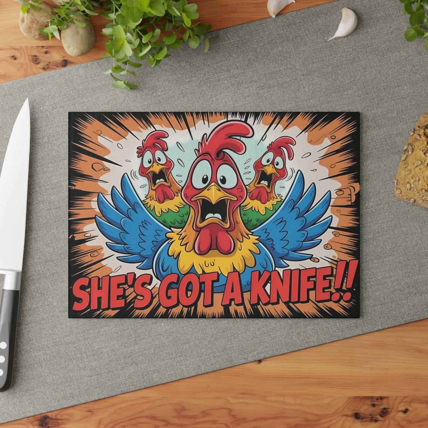 ¡Tiene un cuchillo! – Divertida tabla de cortar de vidrio con pollos chillones 😂🍳