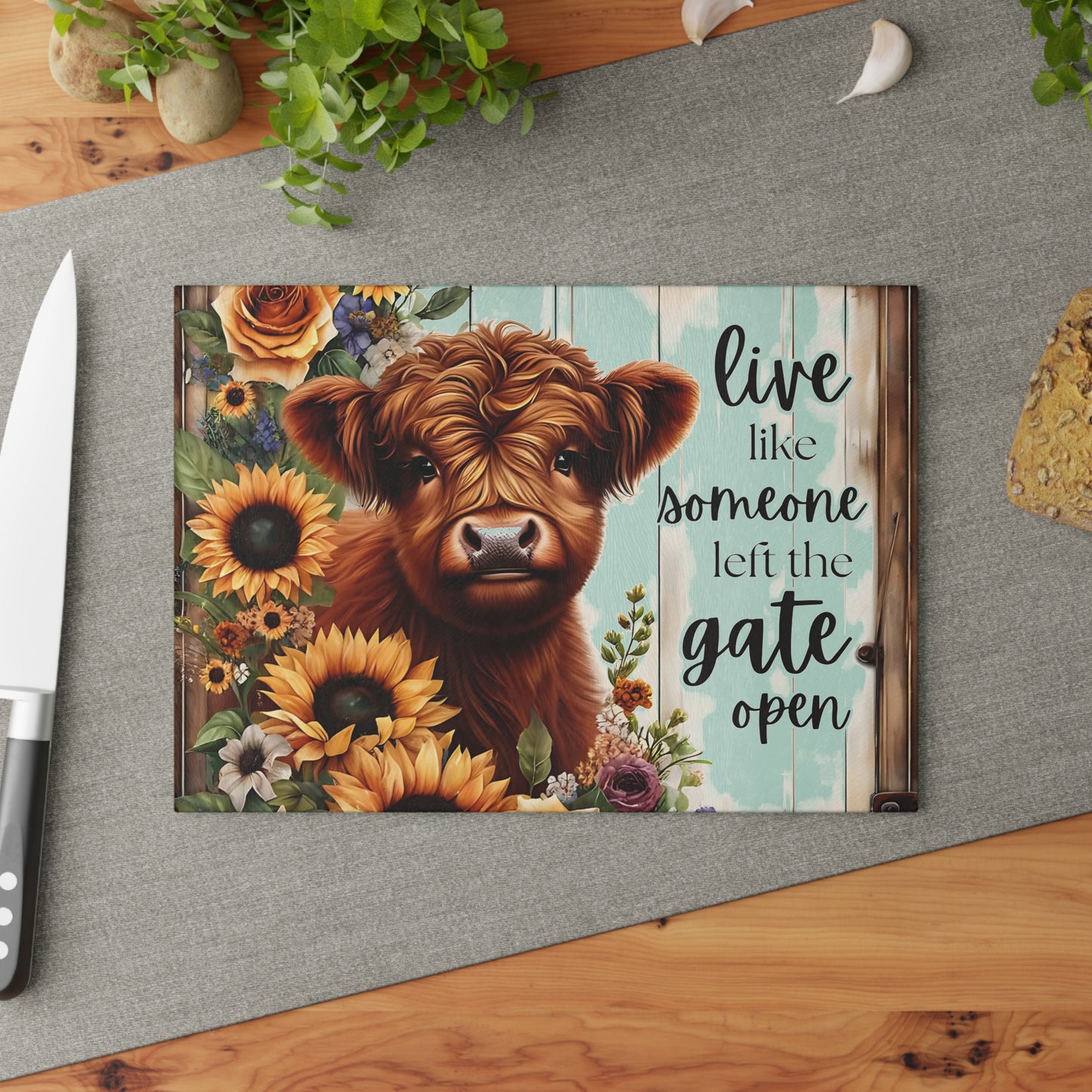 🐮🌻 Highland Cow Sunflower Cutting Board – Rustic Farmhouse Charm with Inspirational Quote 🌼🌹