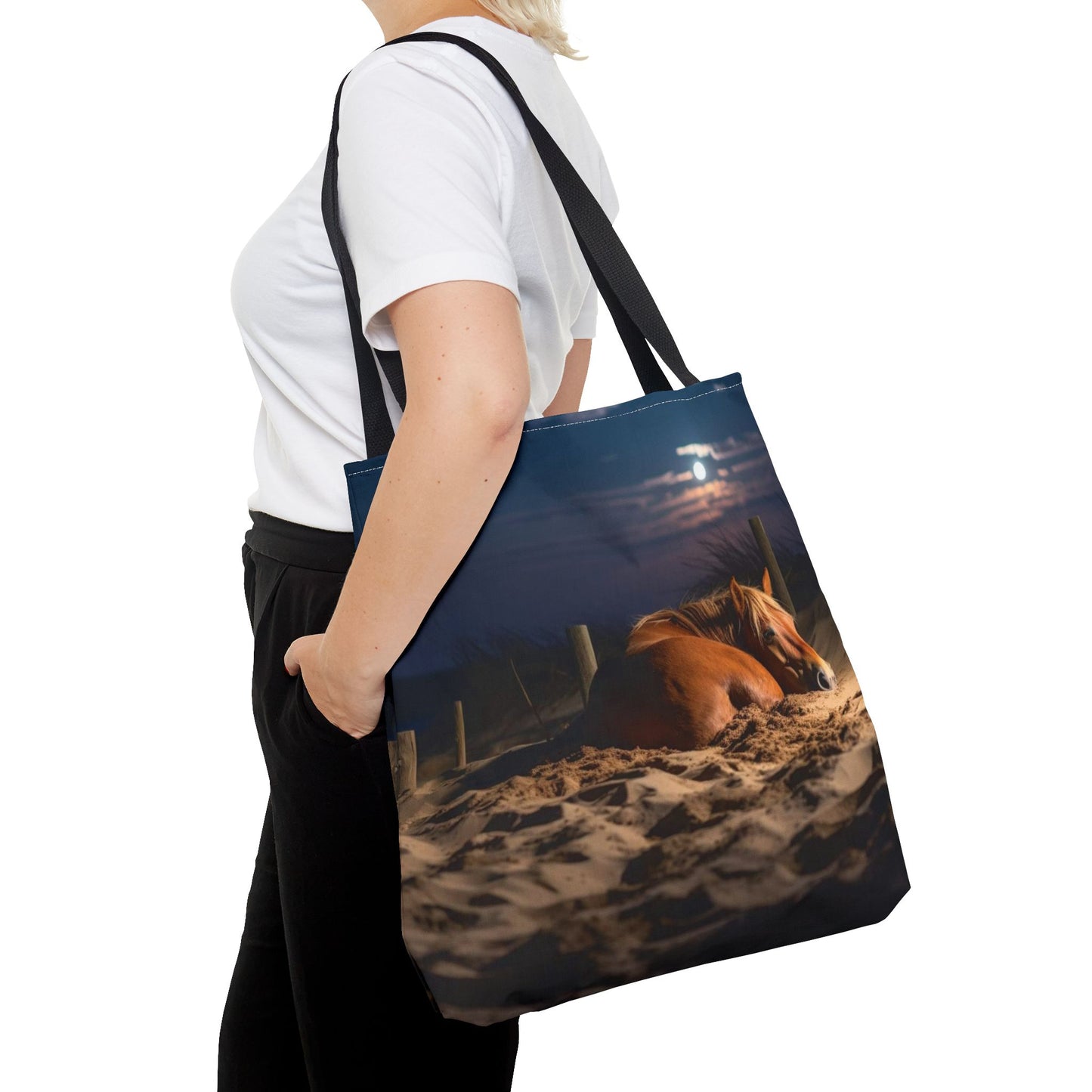 Bolsa de tela "Caballo durmiendo en la playa bajo la luz de la luna": una escapada serena a cada paso