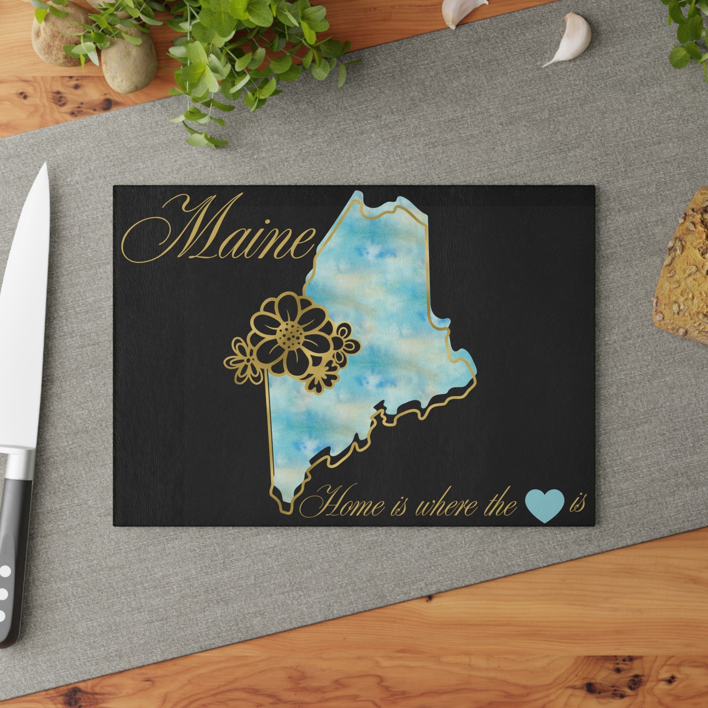 💙 Maine State Cutting Board – Coastal Skies & New England Charm
