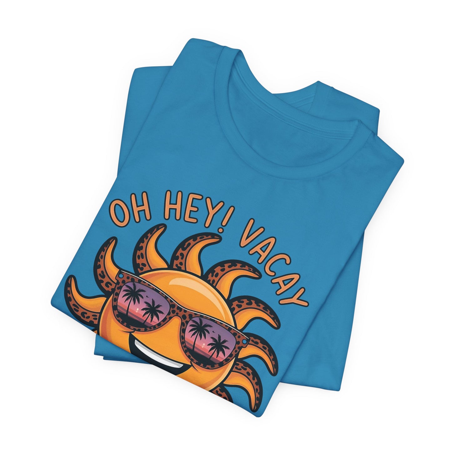 ☀️ ¡Hola! Camiseta de vacaciones – Sol sonriente con gafas de sol | Camiseta gráfica de verano para mujer