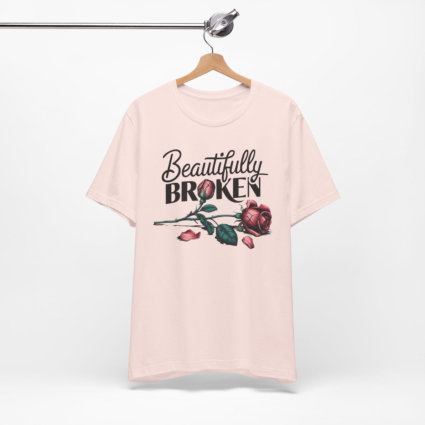 Camiseta Rosa “Beautifully Broken”: una camiseta empoderante con una elegancia suave
